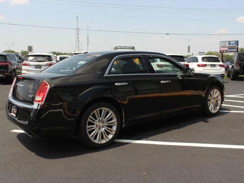 Used 2011 Chrysler 300 Limited RWD image 8