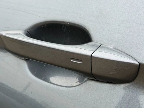 Used 2018 Volkswagen Tiguan SE w/ Panoramic Sunroof Package image 11