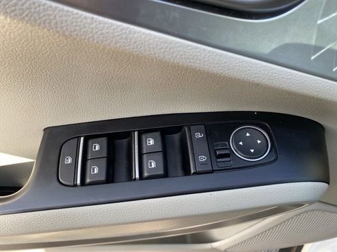 Used 2023 Kia Soul LX image 18