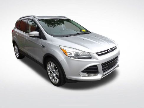 Used 2015 Ford Escape Titanium w/ Equipment Group 301A FWD image 2