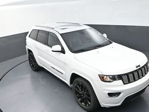 Used 2018 Jeep Grand Cherokee Altitude image 28