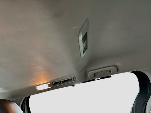 Used 2023 Toyota Sienna XLE FWD image 27