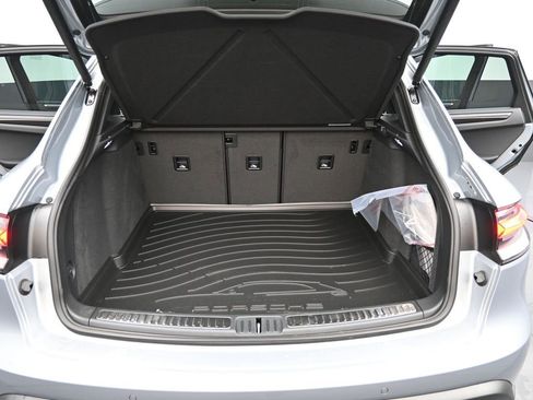New 2026 Porsche Macan AWD/4WD image 20