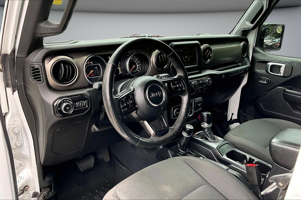 Used 2018 Jeep Wrangler Unlimited Sport S AWD/4WD image 17