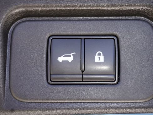 Used 2025 Nissan Rogue SV w/ SV Premium Package FWD image 10