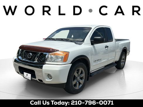 Used 2015 Nissan Titan SV w/ SV Value Truck Package RWD image 7