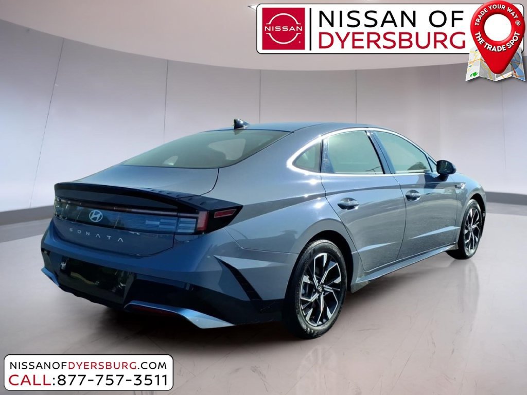 Used 2025 Hyundai Sonata SEL FWD image 3