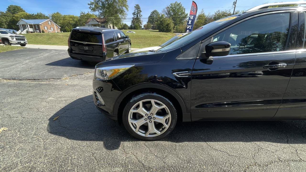 Used 2019 Ford Escape Titanium AWD/4WD image 2