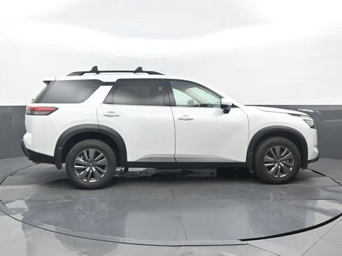 Used 2025 Nissan Pathfinder SV AWD/4WD image 2
