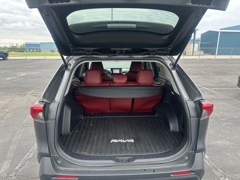 Used 2022 Toyota RAV4 LE FWD image 5