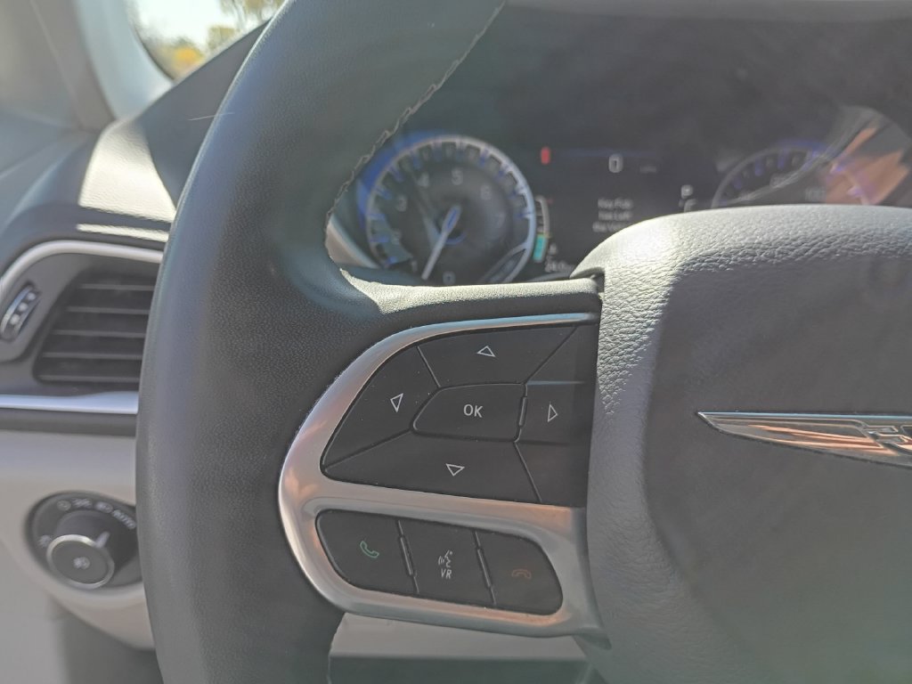 Used 2024 Chrysler Pacifica Touring-L FWD image 36