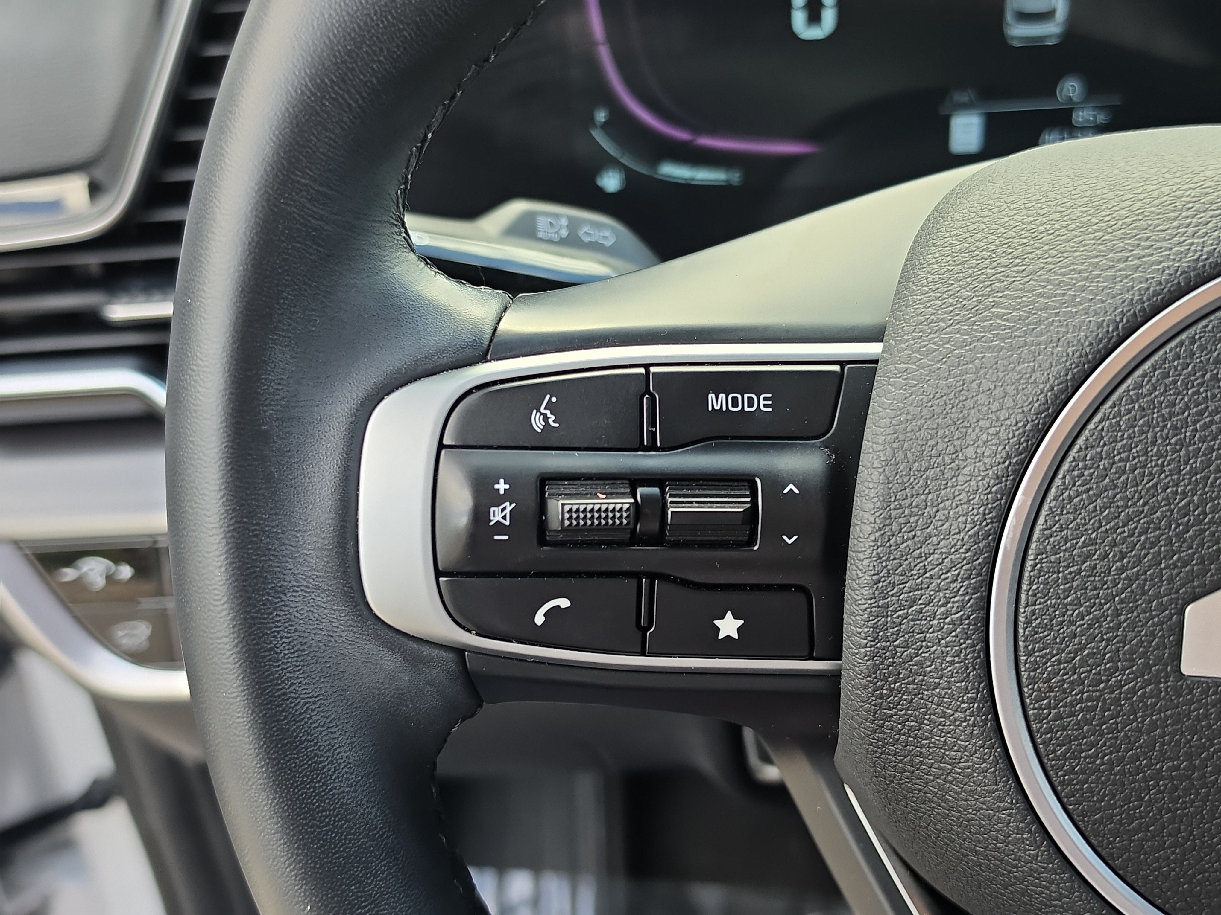 Certified 2025 Kia Sportage EX w/ Premium Package FWD image 31