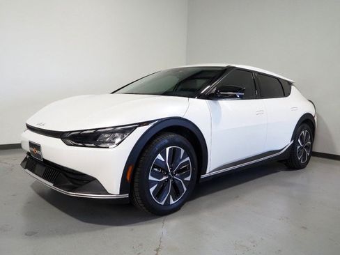 Used 2024 Kia EV6 Light RWD image 9