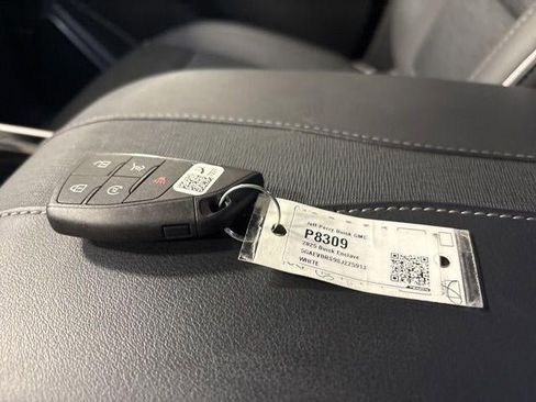 Used 2025 Buick Enclave Sport Touring image 28