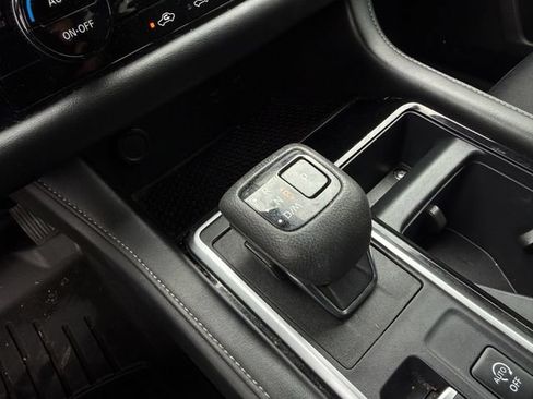 Used 2024 Nissan Pathfinder SV AWD/4WD image 19