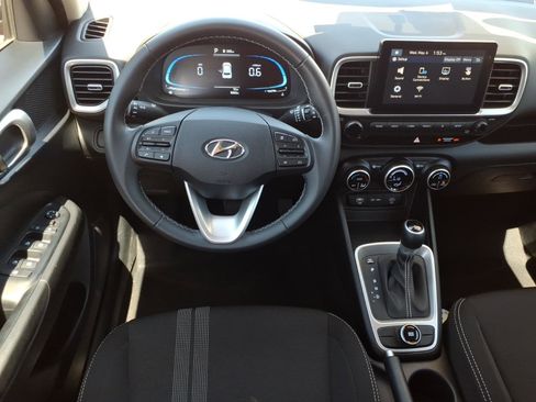 Certified 2025 Hyundai Venue SEL FWD image 17