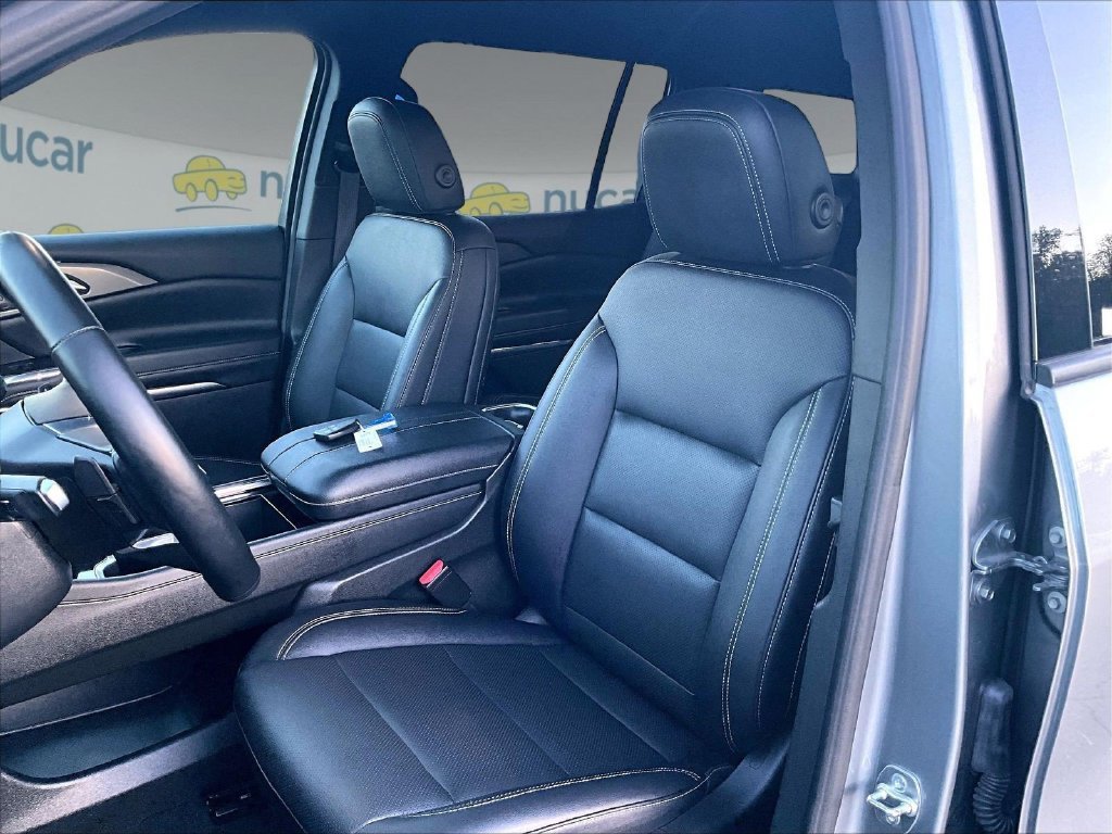 Used 2025 Chevrolet Traverse LT AWD/4WD image 10