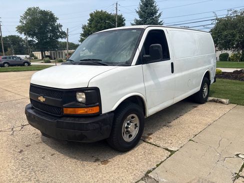 Used 2016 Chevrolet Express 2500 RWD image 3