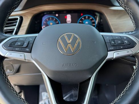 Used 2025 Volkswagen Atlas SE AWD/4WD image 19