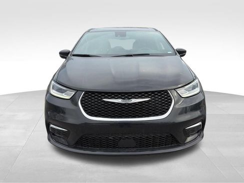 Used 2025 Chrysler Pacifica Select image 10