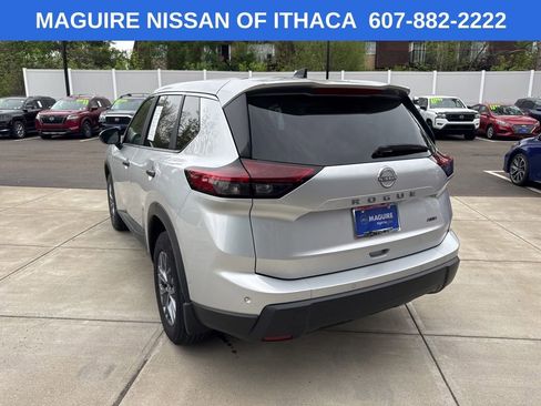 Used 2025 Nissan Rogue S AWD/4WD image 4