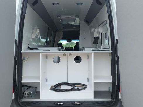 Used 2020 Mercedes-Benz Sprinter 3500 image 9