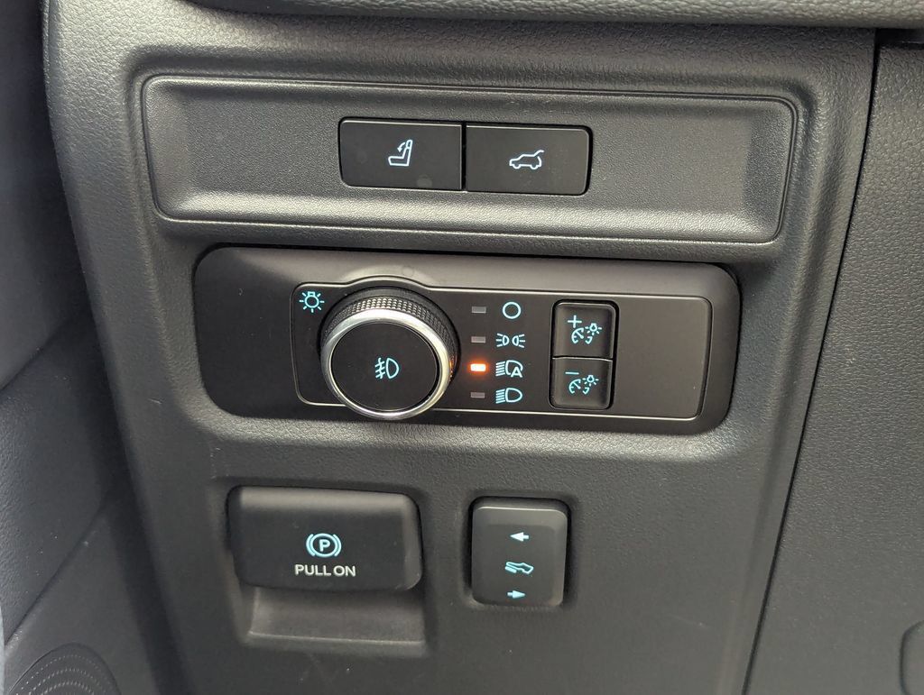 Used 2023 Ford Expedition Limited AWD/4WD image 14