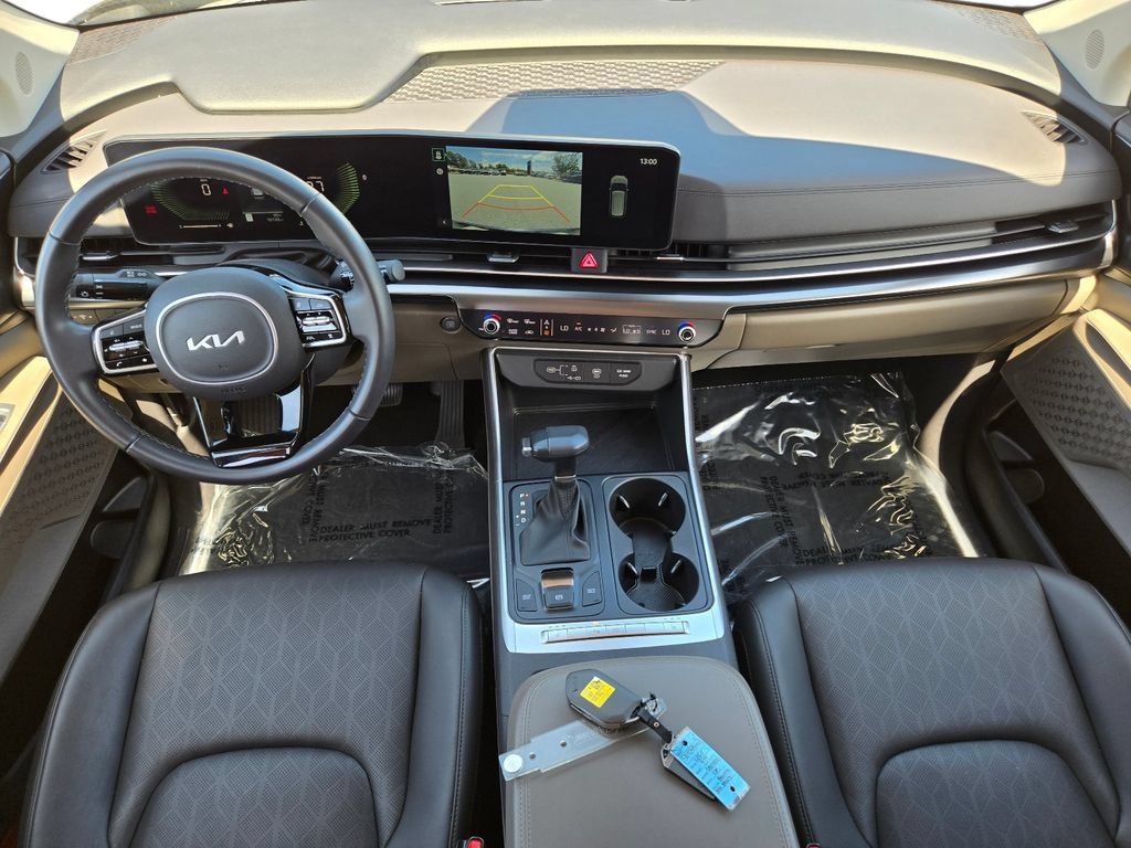 Certified 2025 Kia Carnival FWD image 20