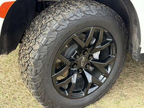 Used 2022 Chevrolet Tahoe Z71 w/ Luxury Package image 15