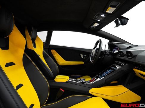 Used 2022 Lamborghini Huracan EVO image 35