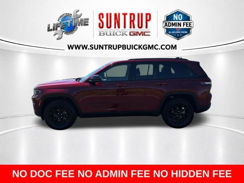 Used 2025 Jeep Grand Cherokee Altitude AWD/4WD image 2