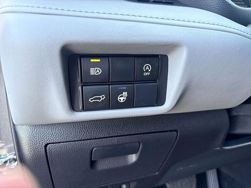 Used 2025 Toyota Highlander Limited image 26