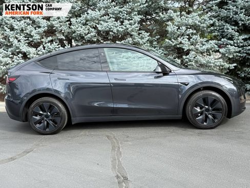 Used 2024 Tesla Model Y Long Range AWD/4WD image 10