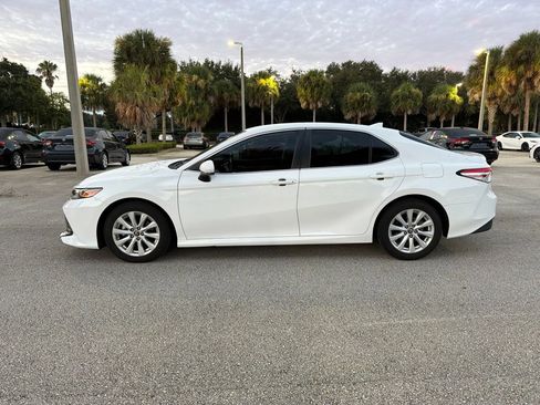 Used 2019 Toyota Camry LE FWD image 2