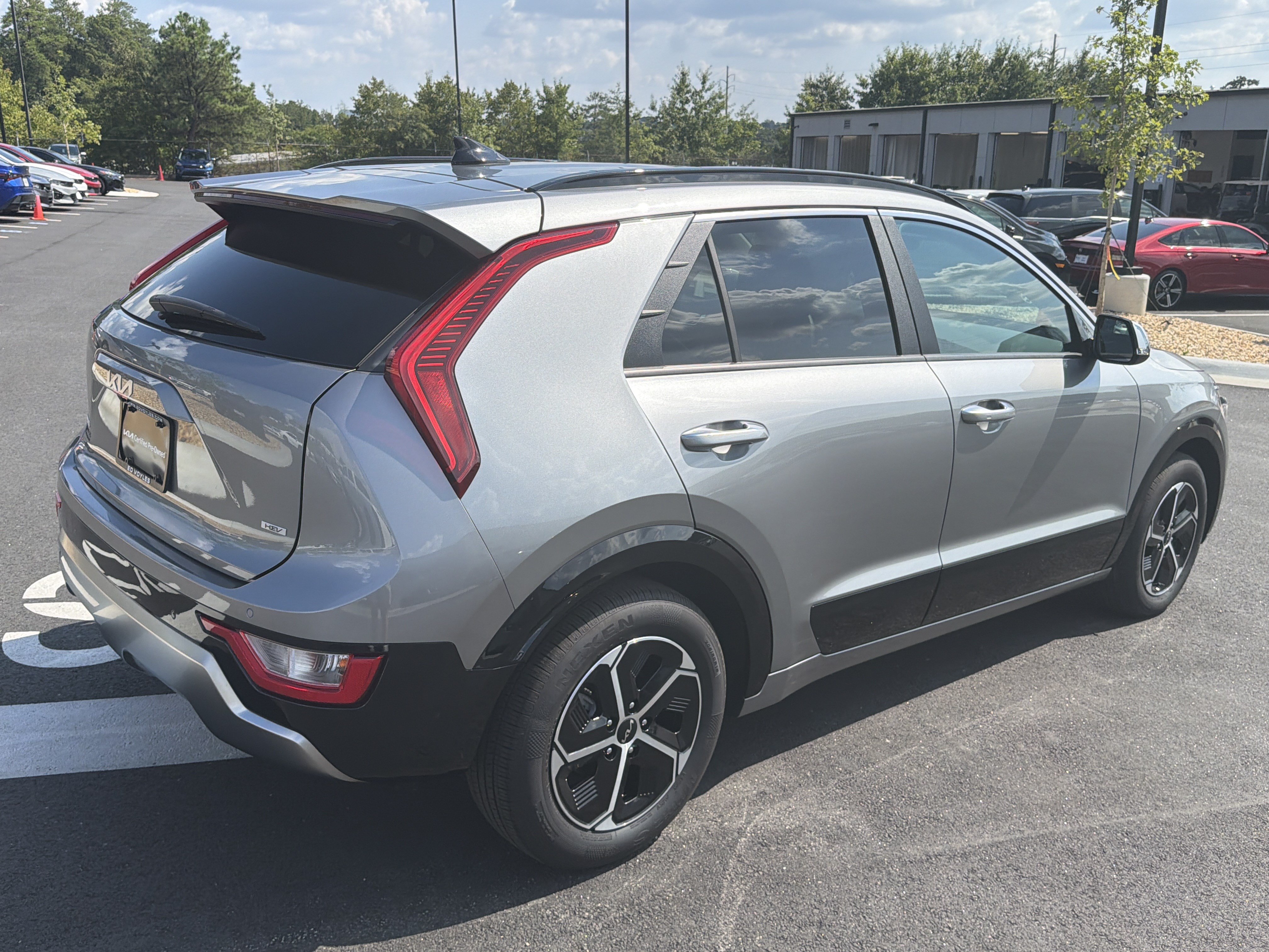 Certified 2025 Kia Niro FWD image 7