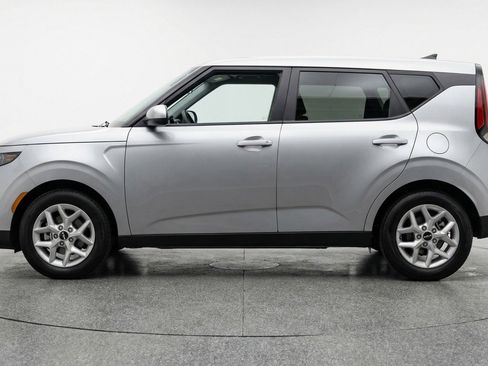 Used 2025 Kia Soul LX w/ LX Technology Package FWD image 5