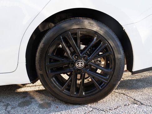 Used 2025 Toyota Camry SE image 13