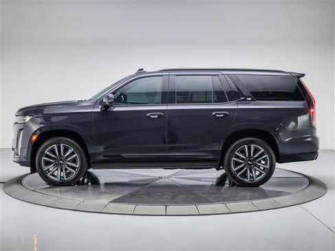 Used 2022 Cadillac Escalade Sport Platinum w/ Heavy-Duty Trailer Package AWD/4WD image 2