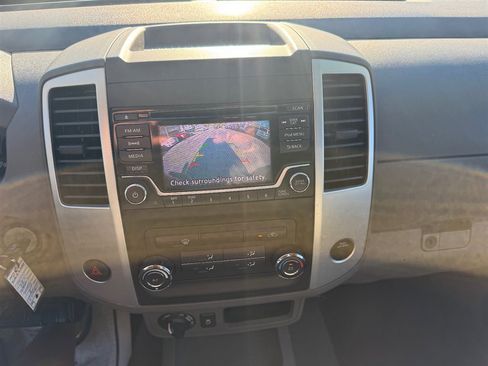 Used 2018 Nissan Frontier SV image 19