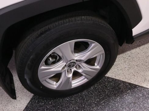 Used 2021 Toyota RAV4 XLE w/ Convenience Package FWD image 31