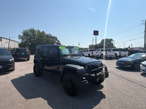 Used 2013 Jeep Wrangler Unlimited Sport w/ Connectivity Group AWD/4WD image 8