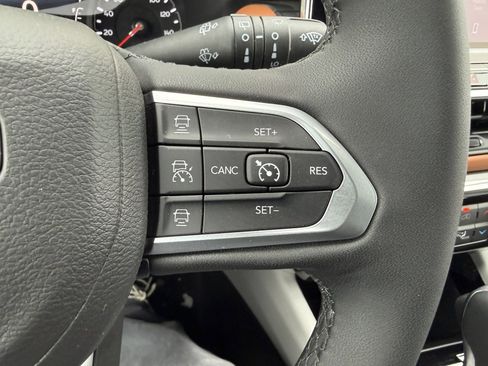 Used 2023 Jeep Compass Limited image 19