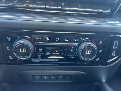 Used 2025 Chevrolet Silverado 3500 High Country w/ High Country Premium Package image 30