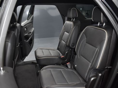 Used 2023 Chevrolet Traverse Premier image 22