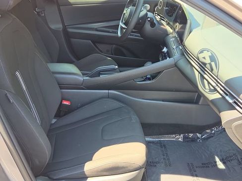 Used 2024 Hyundai Elantra SEL FWD image 17