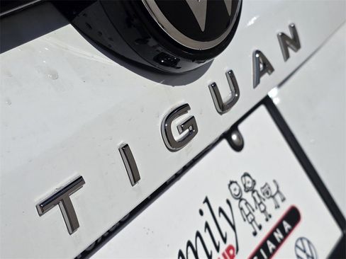 New 2025 Volkswagen Tiguan SE image 7