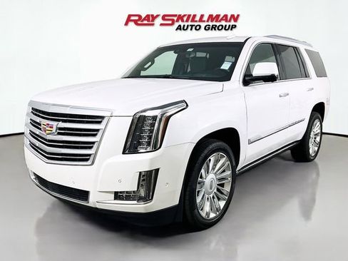 Used 2017 Cadillac Escalade Platinum image 3