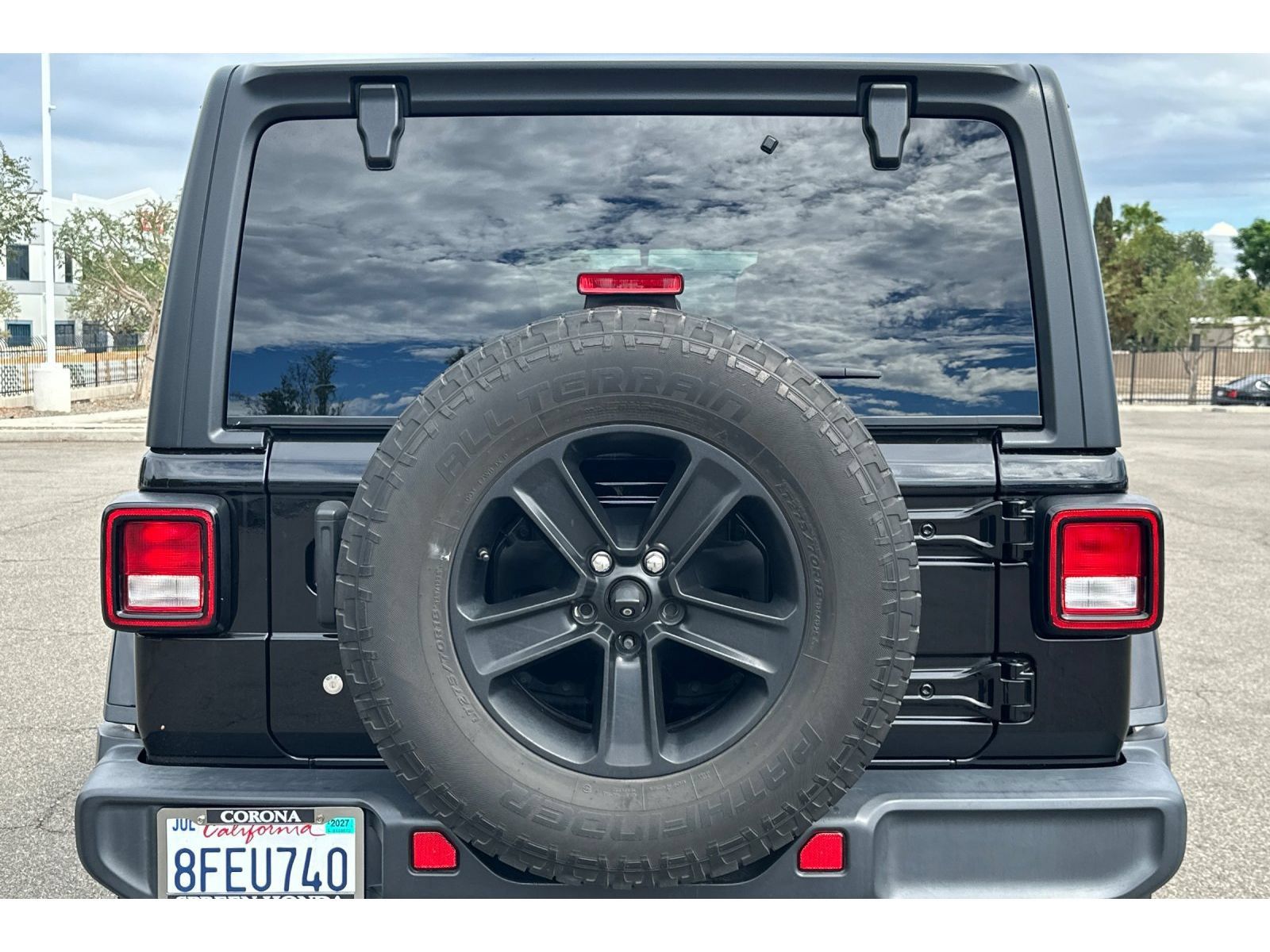 Used 2018 Jeep Wrangler Unlimited Sahara AWD/4WD image 15
