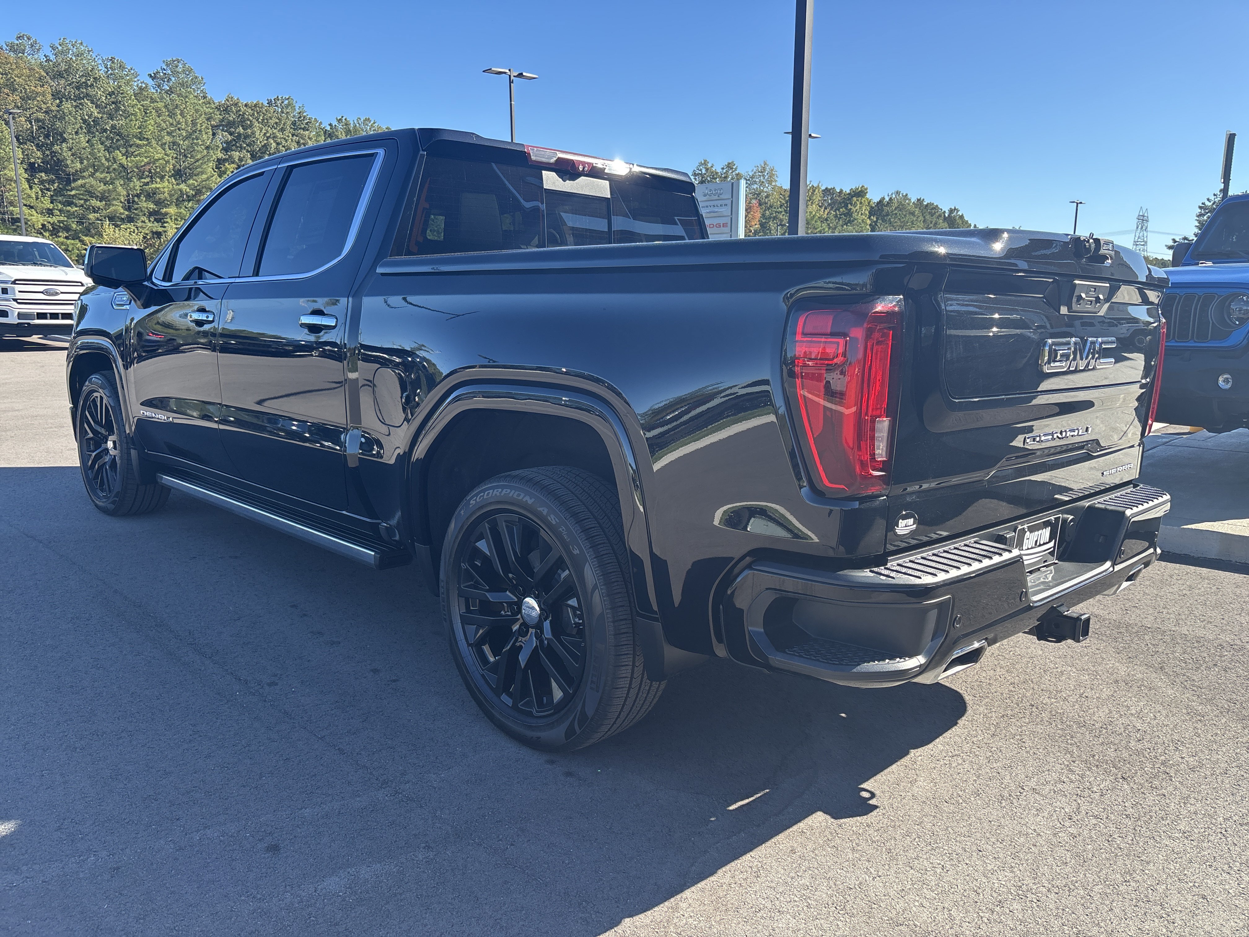 Used 2022 GMC Sierra 1500 Denali w/ Denali Reserve Package AWD/4WD image 3
