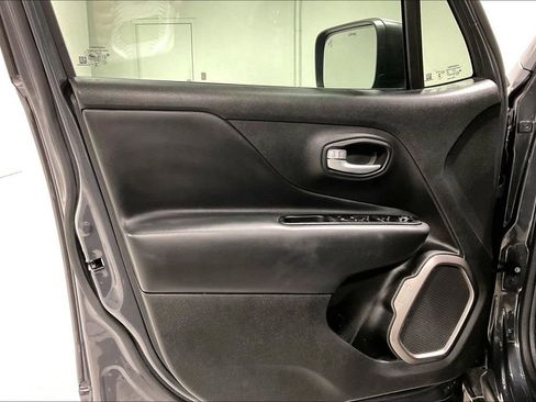 Used 2023 Jeep Renegade Latitude image 20